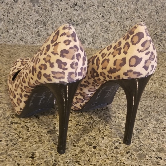 Women's Heels - Picture 2 of 3